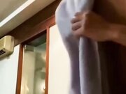 姐弟乱伦 禽兽弟弟偷拍姐姐洗澡姐姐细腰美乳高能
