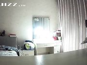 偷拍朋友的老婆穿着情趣黑丝挑逗老公 没两分钟就胶枪了