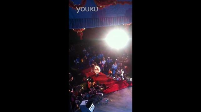 镇里班子裸体表演现场爆满丰乳肥臀