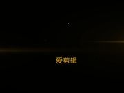 精品酒店偷拍气质漂亮的大学美女被中年男第一次操爽后又吃硬鸡鸡坐在上面说：还想要,你好厉害,把逼都操开了!