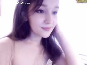 长得像洋娃娃一般的极品女主播视频前脱光 逼逼超粉嫩