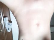 兄妹乱伦 哥哥家中调教瘦弱的妹妹 没想到一对奶子发育的挺好